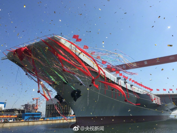 舉國同慶，首艘國產(chǎn)航空母艦今日正式下水啦！