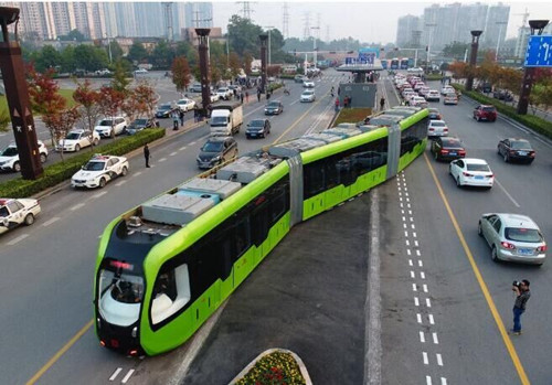 國人驕傲：全球首列智軌公交列車開跑。